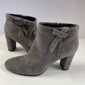 Bandolino Belluna Taupe Suede Ankle Booties EUC Women’s Size 6M